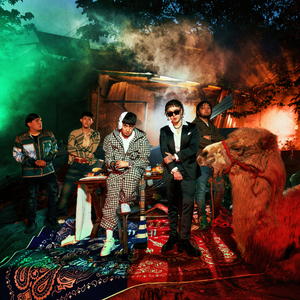 美女扒开嫩嫩的尿口让人桶
