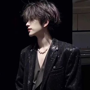 美女扒开嫩嫩的尿口让人桶
