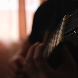 美女扒开嫩嫩的尿口让人桶
